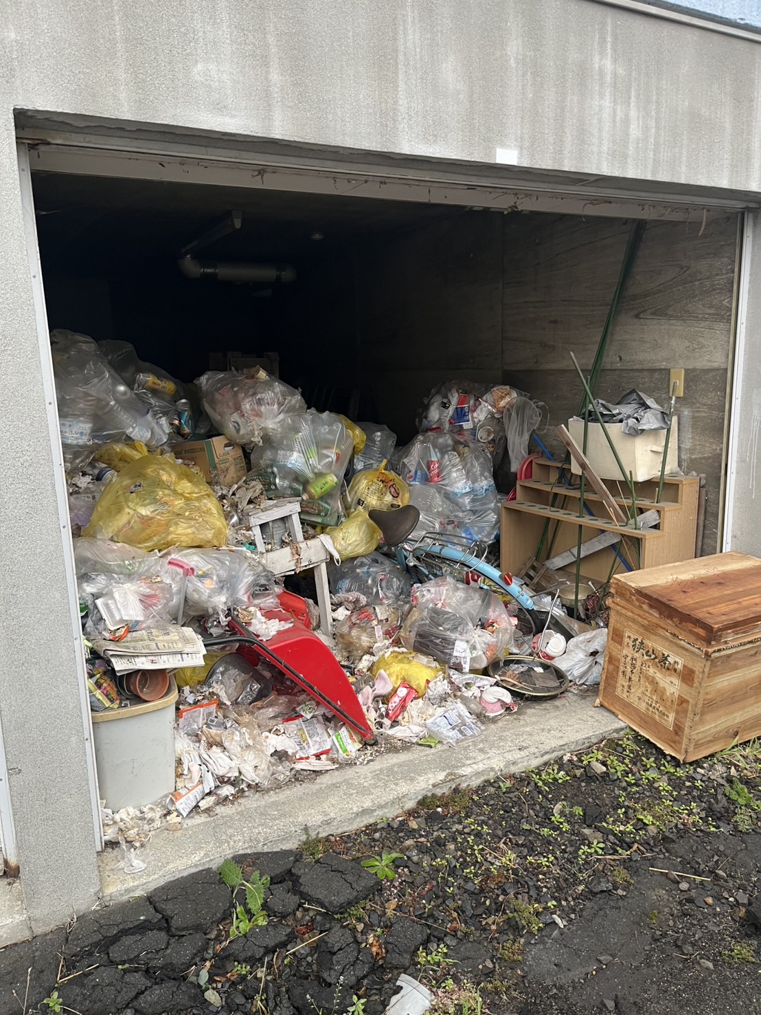 札幌 不用品回収 ガレージ 作業前